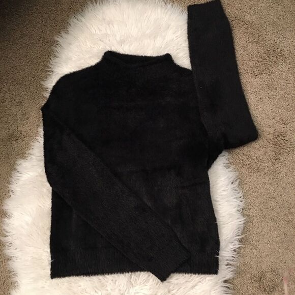 New with tags/ Super Soft long haired sweater! Super comfy - Picture 2 of 6